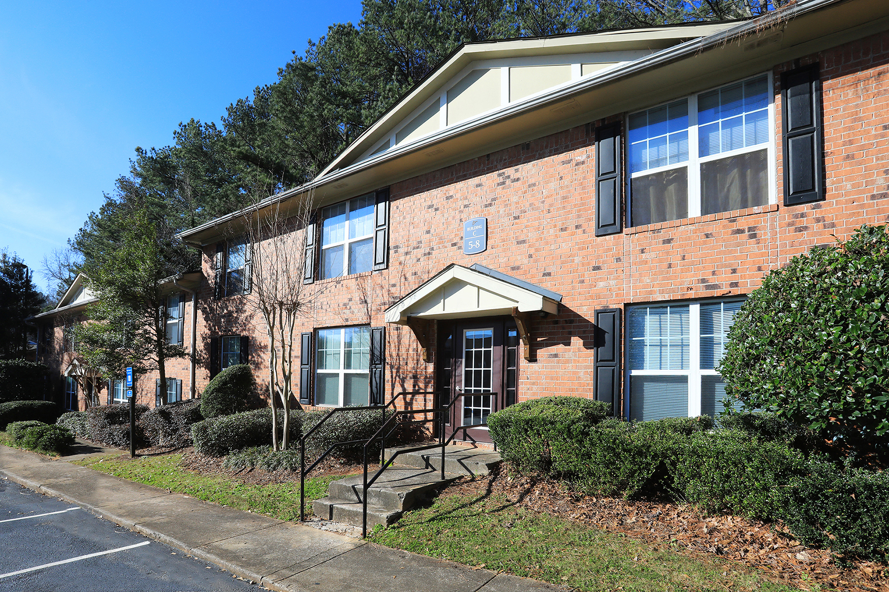 The Terraces & Highbury Court The Multifamily Advisory Group at